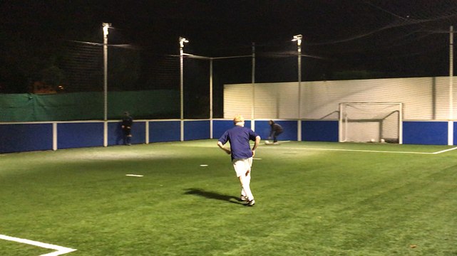 L’équipe aveugles du Don Bosco Cécifoot Nantes s’entraîne avant le championnat de France