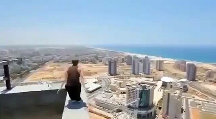 بينه وبين الموت شعر