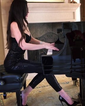 Voici une petite démonstration de piano de Lola Astanova qui va vous laisser sans voix