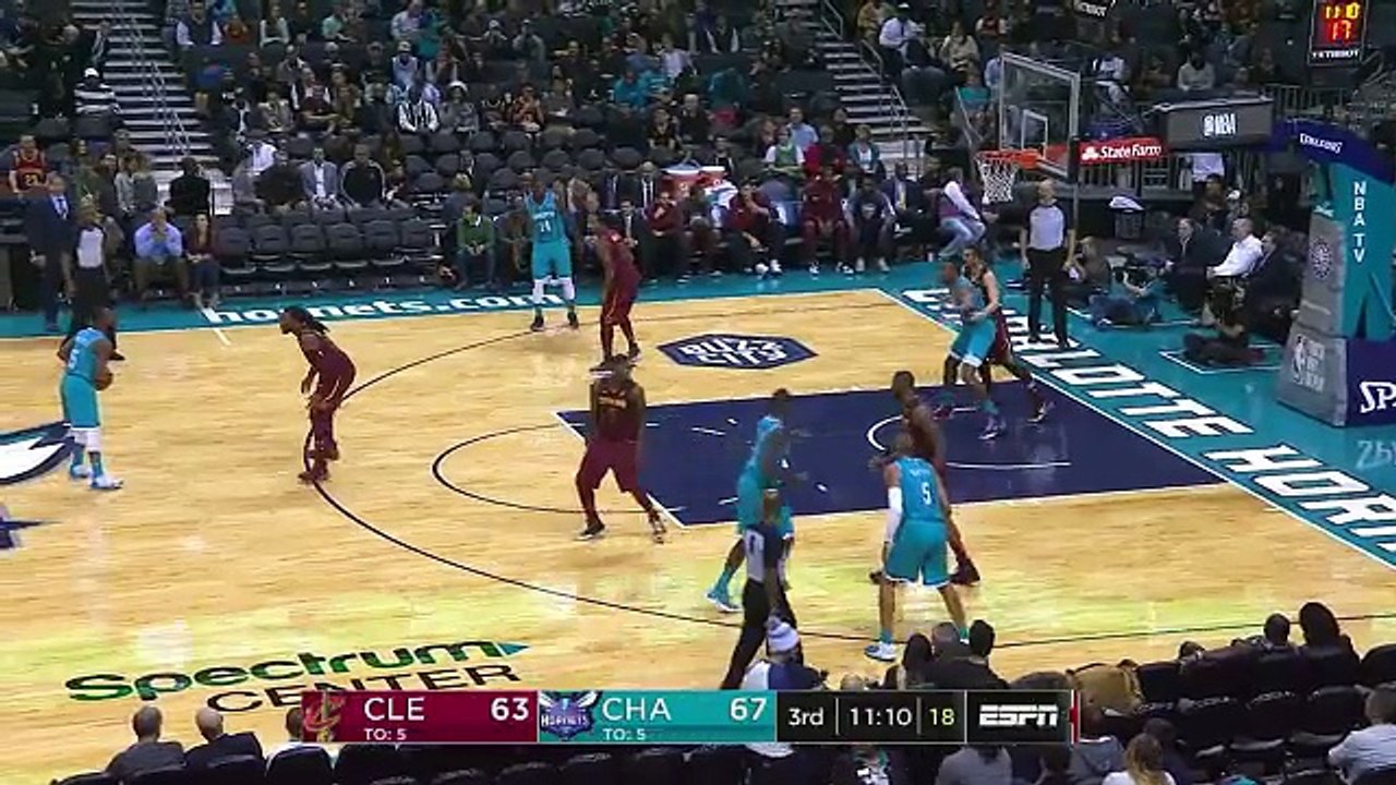 Kidd-Gilchrist Dunk Over Smith