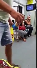 Metroda işeyen kız - acemikamera
