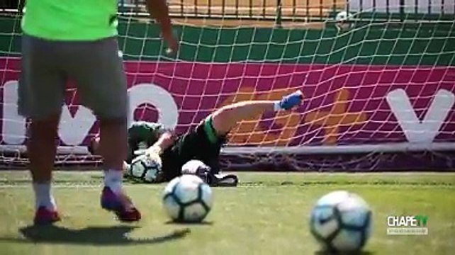 Un an après le crash de l’avion, le gardien de Chapecoense Jackson Follmann, amputé d’une jambe, a repris les entraînements