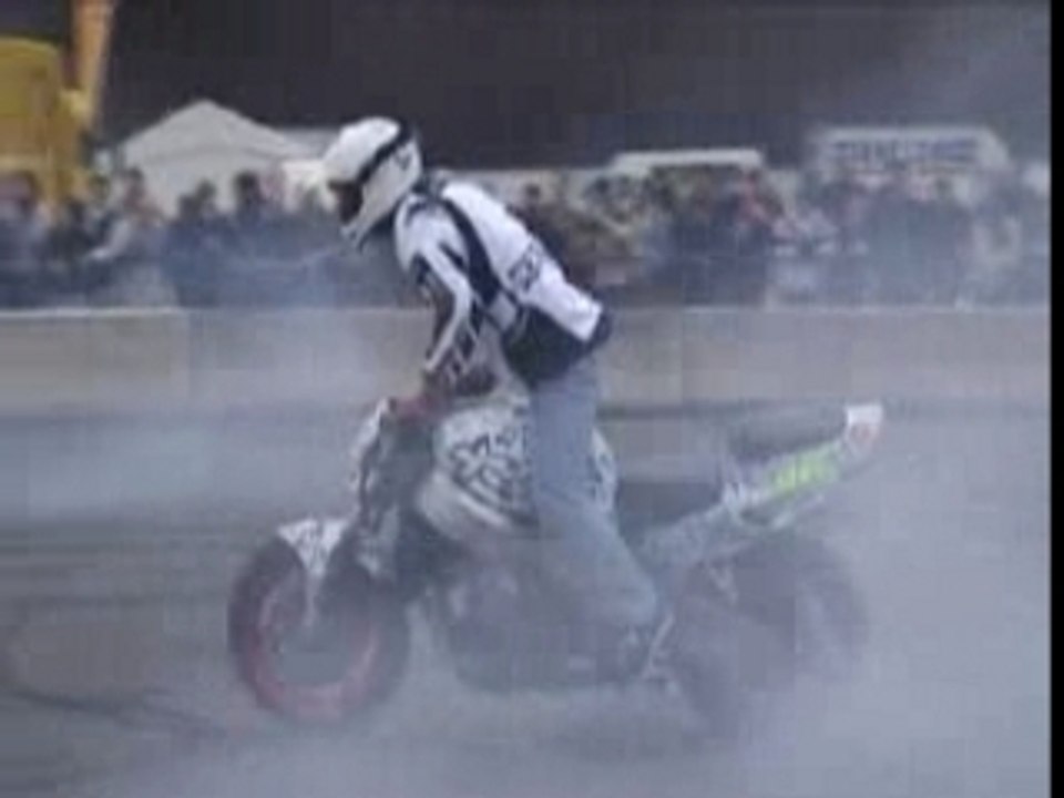 Roue 2 ouf Paris tuning show (stunt moto)