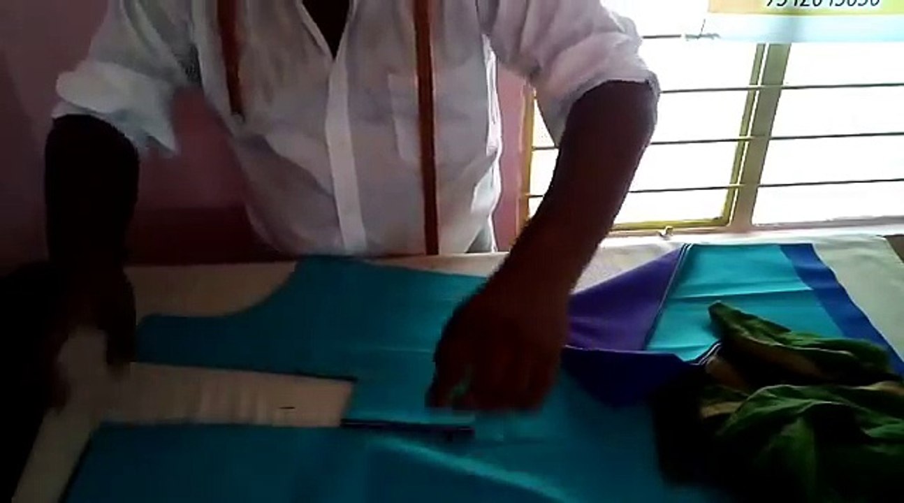 Blouse cutting in simple with old blouse