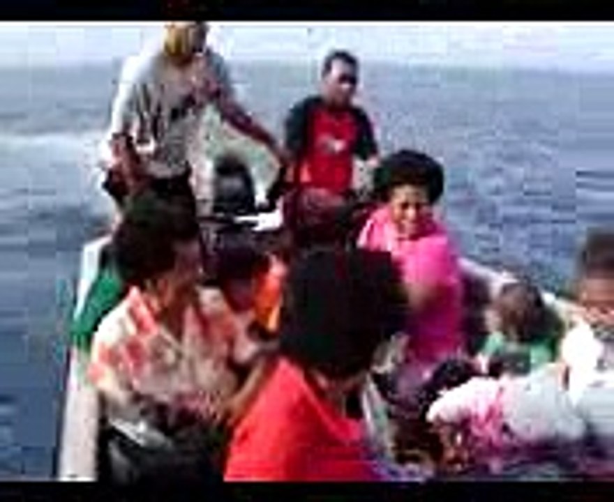 Queen Tubuna  arrives in Fijian paradise (Namuka Island)