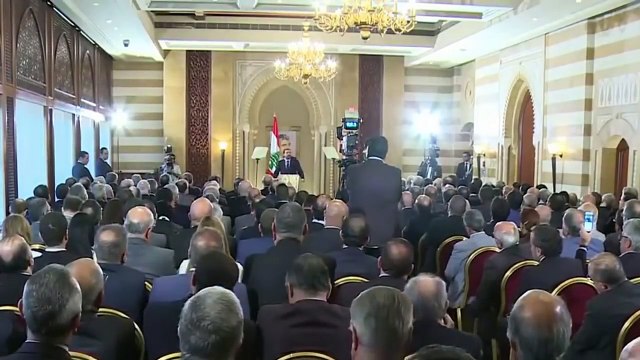 وزير خارجية فرنسا يصل الى السعوديه وياخذ الحريرى وعائلته معه الى فرنسا ومنها الى لبنان