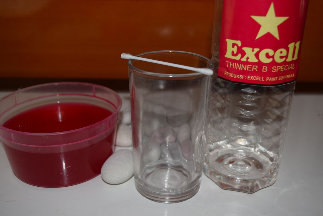 membuat nyala api pengganti lilin, (making a candle replacement flame)