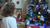 Подарки для Кати от Деда Мороза Примеряем и будим Макса Christmas gifts 2017 for Miss Katy
