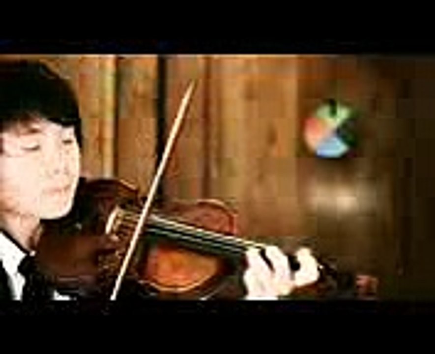 Howl's Moving Castle Main Theme - Merry Go Round of Life (1)