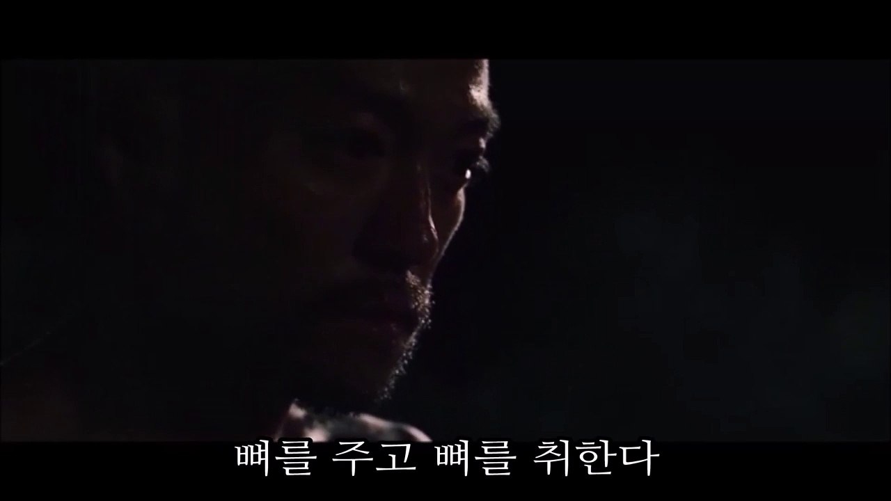 프레데터랑 맞짱 뜨는 야쿠자