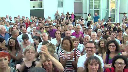 La joie de la victoire, Gaby CHARROUX est élu député de la 13ème circonscription.