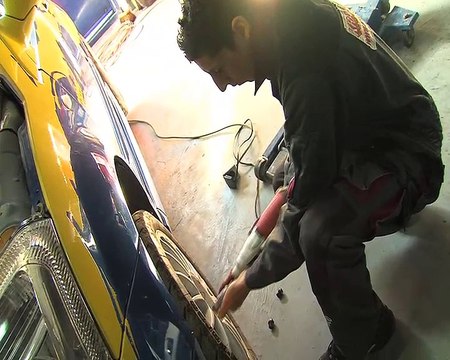 Des jeunes de Port de Bouc participent à un rallye auto.