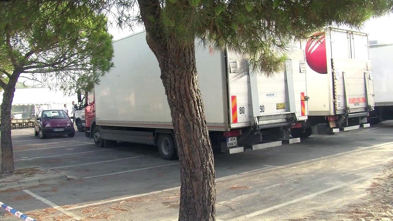 Les camions techniques et l cantine en place pour le tournage des Boulistes