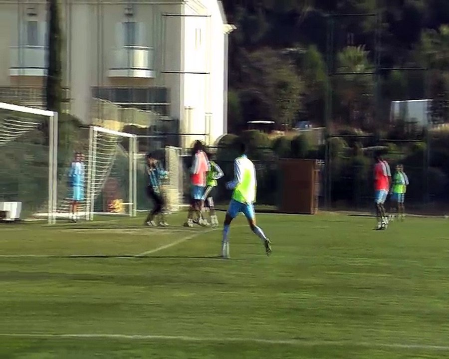 Le "show" Mandanda dans le rôle d'avant centre ce matin à l'entraînement !