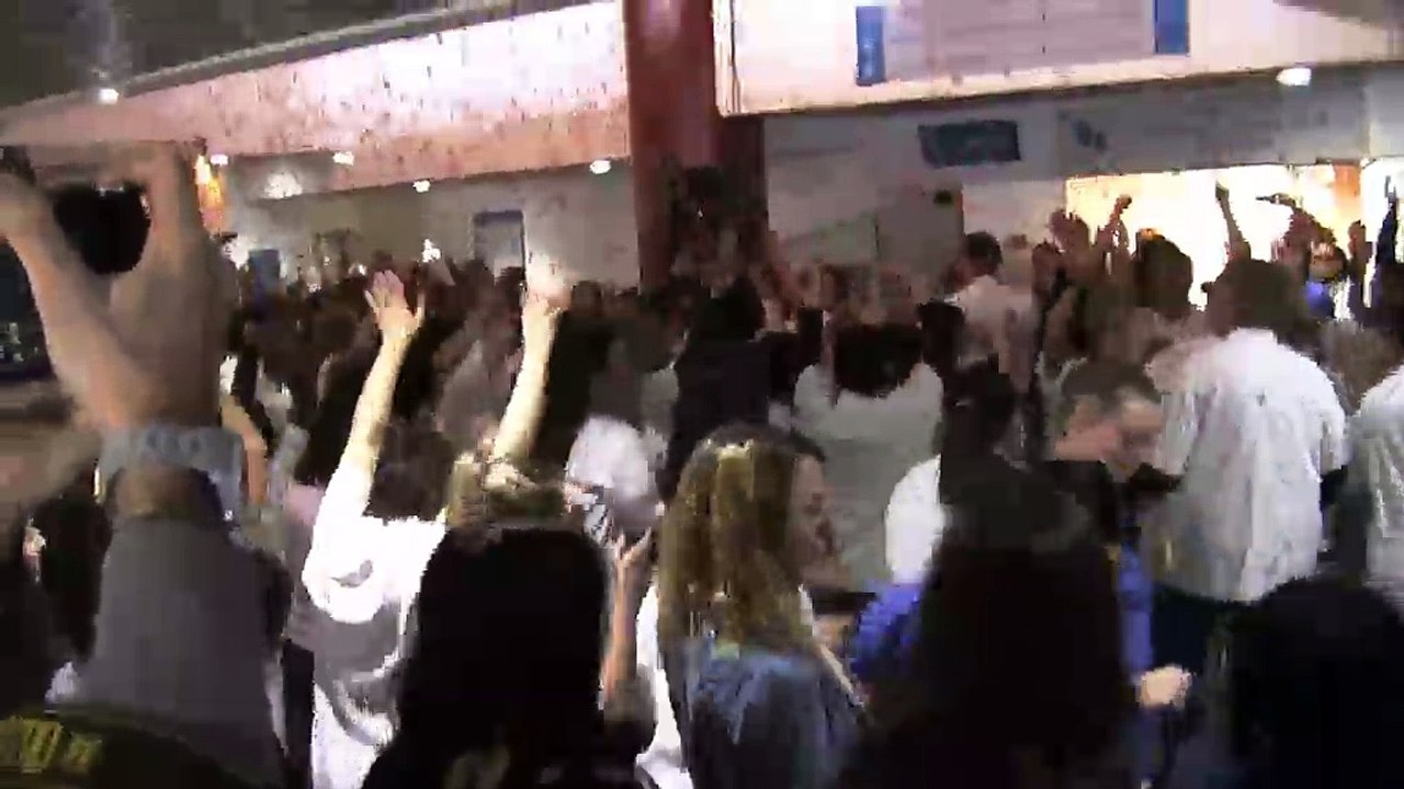 Le personnel de l'IPC danse le Kuduro.