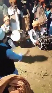 اس بچے نے ایسا زبردست ڈانس کیا کہ سب کا دل جیت لیا۔ ویڈیو دیکھیں اور آپ بھی لطف اندوز ہوں۔