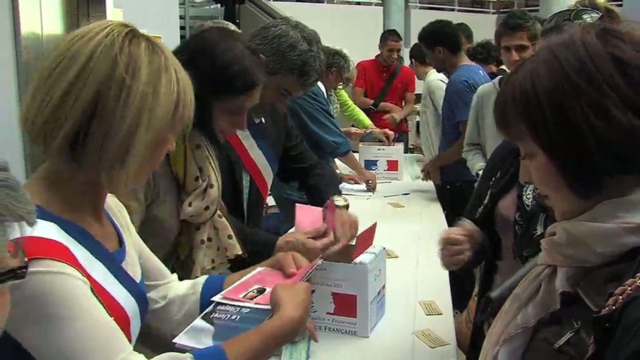 Les temps forts de la cérémonie de remise des cartes électorales.