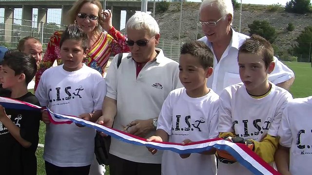 L'inauguration du terrain synthétique de football au parc des sports Florian Aurélio