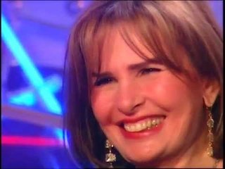 مذيع يعاكس الفنانة يسرا # حتي وانتي مبوزه بتبقي زي القمر