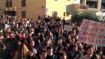 Plusieurs centaines d'élèves du Lycée L'Empéri manifestent devant l'établissement
