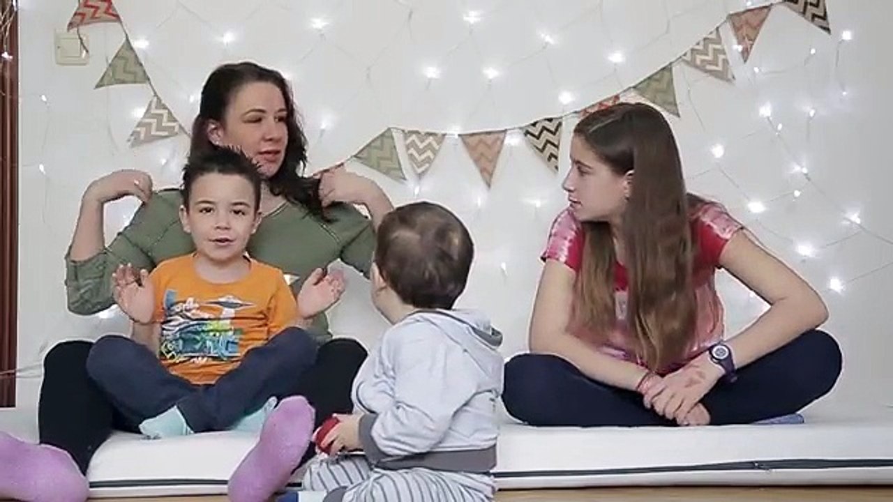 ESTAS NO SON MIS PIERNAS EN FAMILIA // juegos y juguetes en familia