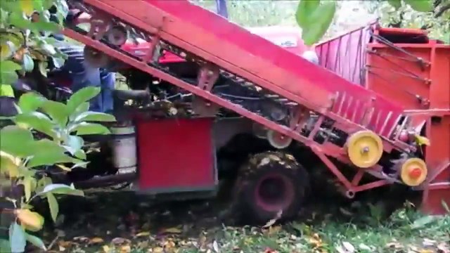 Modern Agriculture Heavy Equipment Mega Machines Automatic Tractor Harvesters