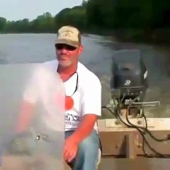 Régis se prend une gifle