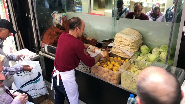 Meşhur Çiğköfteci Ali Ustanın Çırağı iş başında
