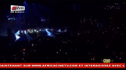 L'entrée spectaculaire de Youssou Ndour sur la scène de Bercy