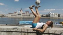 بطلة كرة القدم الاستعراضية كيتي شاش