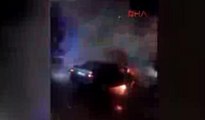 Fatih'te kaza yapan araç alev alev yandı