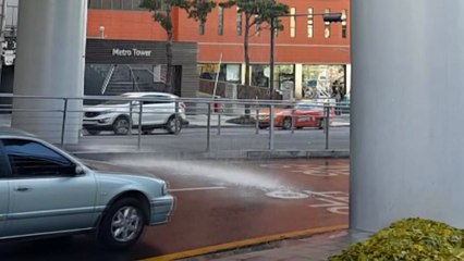 추위에 수도관 동파...'서울로 7017' 물벼락 / YTN