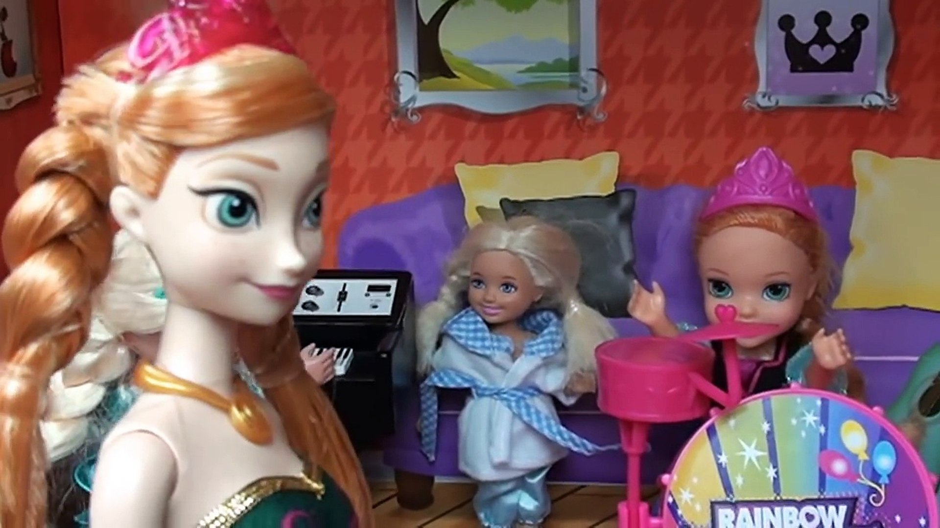 Elsa and Anna Scary Sleepover! Princess Slumber Party! Barbie Toddlers Bed  Monsters Toys Halloween - video Dailymotion