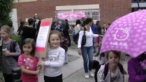 Des parents d'élèves mobilisés devant l'école Di Lorto