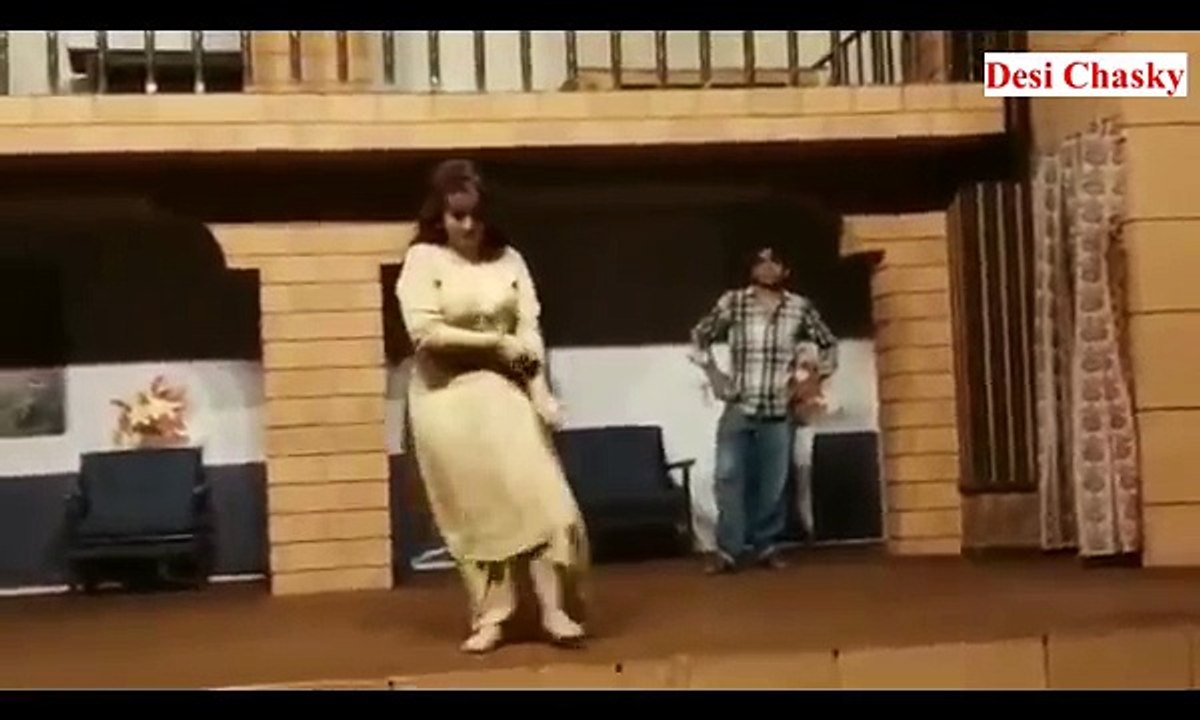 SHEEZA BUTT HOT PAKISTANI UNSEEN MUJRA LIVE 2017