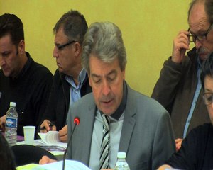 Jean Hetsch soumet au vote une demande de subvention de l'association Fos Hann Bel Air