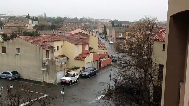 La neige tombe aussi sur Istres.