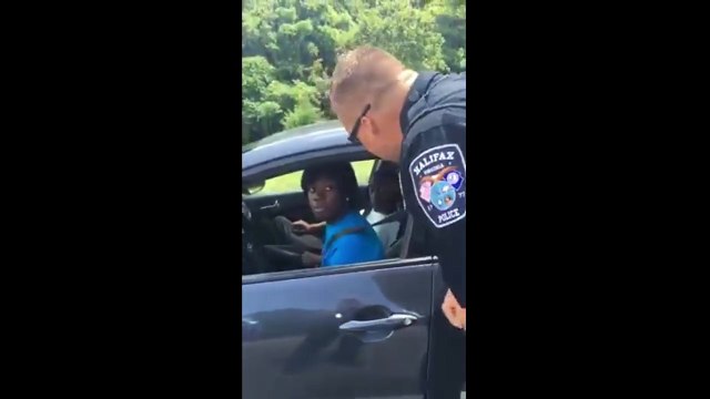 [대박] 무게 잡더니 덥다고 아이스크림주는 미국경찰(한국어 자막O)