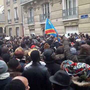 Angry Protesters Converge on Libyan Embassy in Paris Over Slavery