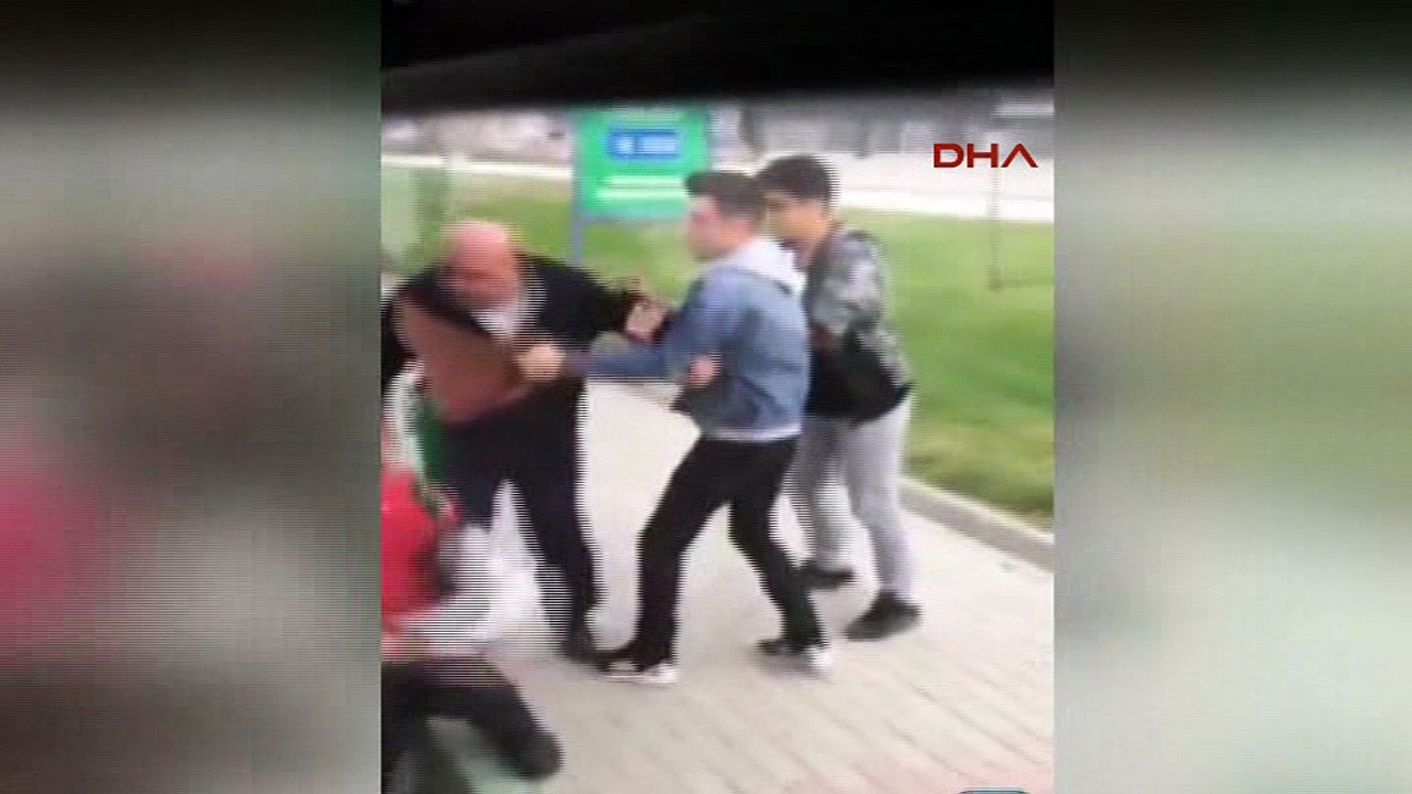 Şoför,  yolcuyu otobüsten zorla indirdi