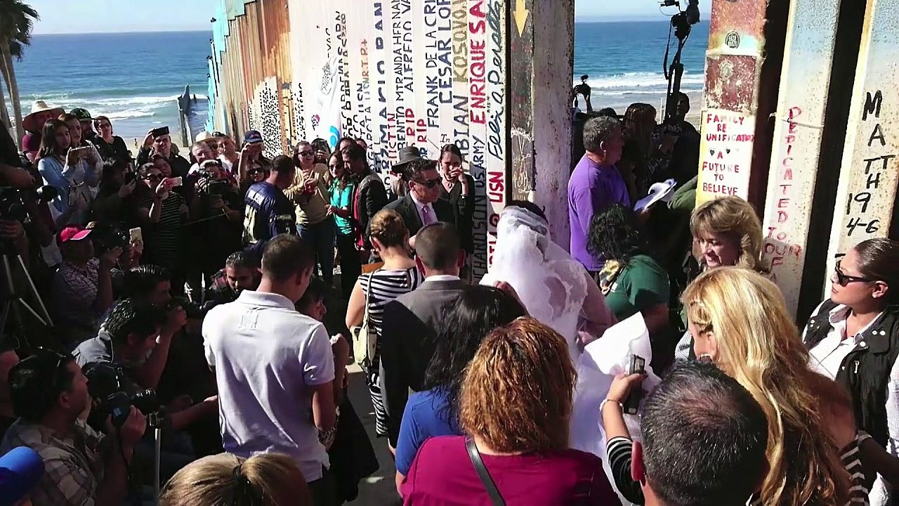 Ja-Wort am Grenzzaun