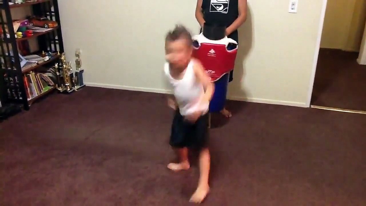 Enfant fort.. pour son âge, il gère.