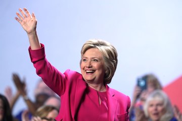 Hillary Clinton dit que Trump est "obsédé" par elle