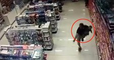 Markette Alışveriş Yapan Polis, Kucağındaki Çocuğuyla Soyguncularla Çatışmaya Girdi