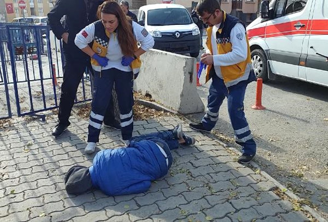 Karakol Bahçesinde, 13 Yaşındaki Çocuk, 14 Yaşındaki Çocuğu Vurdu