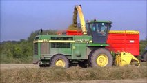 Modern World Agricultural Equipment Mega Machines Dry Floor Transport Tractor Latest Technology