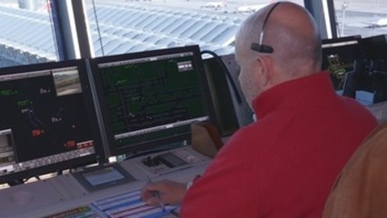 Al menos 900 candidatos concurren a 130 plazas de controladores aéreos