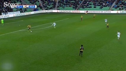 Vitesse forması giyen Fankaty Dabo 40 metreden kendi kalesine gol attı