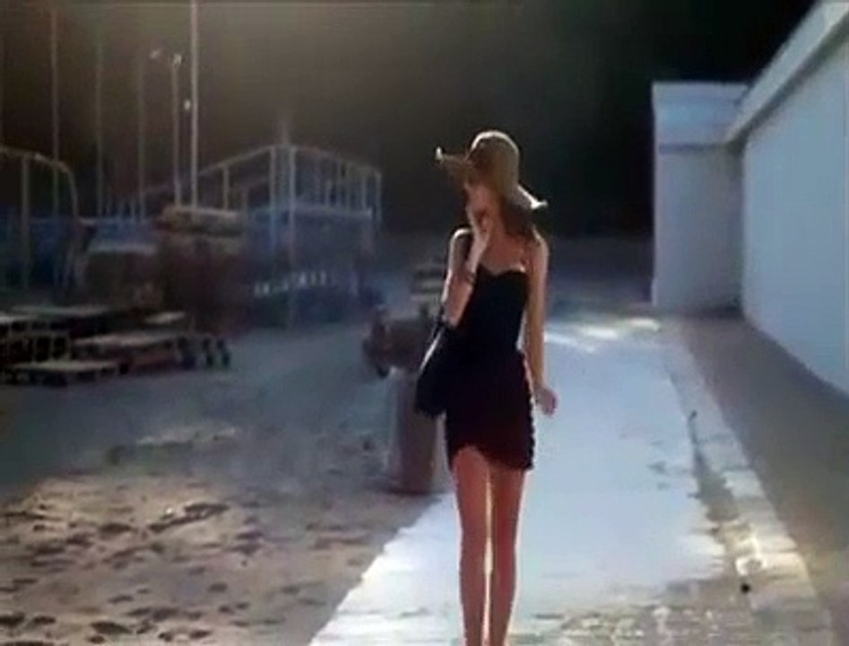 Hot Girl Doing Masti on Beach-Top Funny Videos-Top Prank Videos-Top Vines Videos-Viral Video-Funny Fails