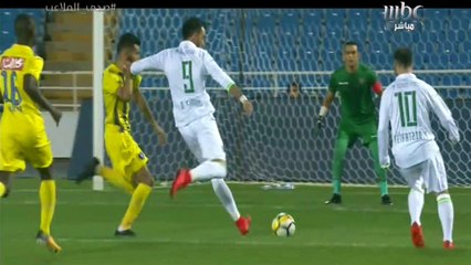 عمر السومة رجل مباراة التعاون والأهلي